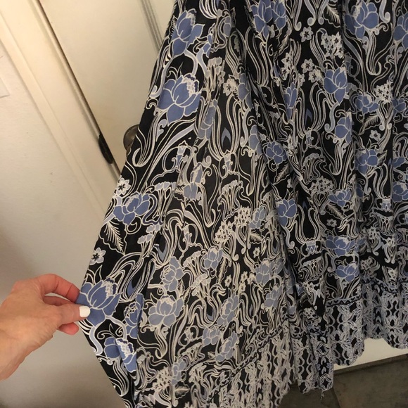 SIDE CUT OUT MAXI DRESS - Picture 4 of 8